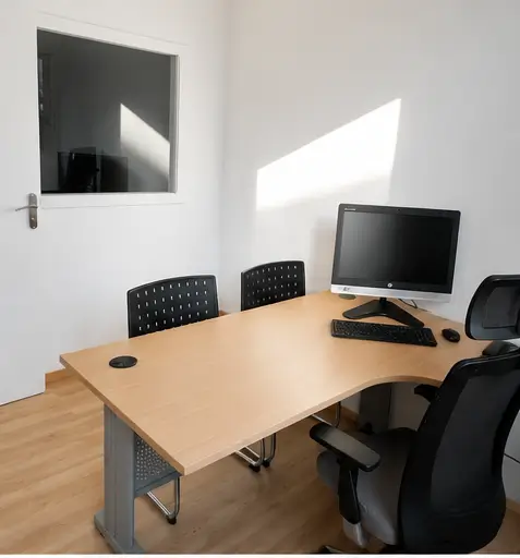 Bureau équipé disponible dans les locaux CDG Services